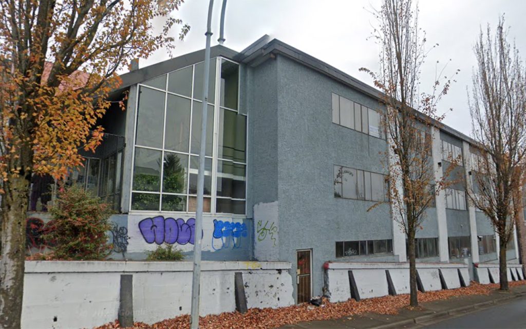 a photo of a blue building