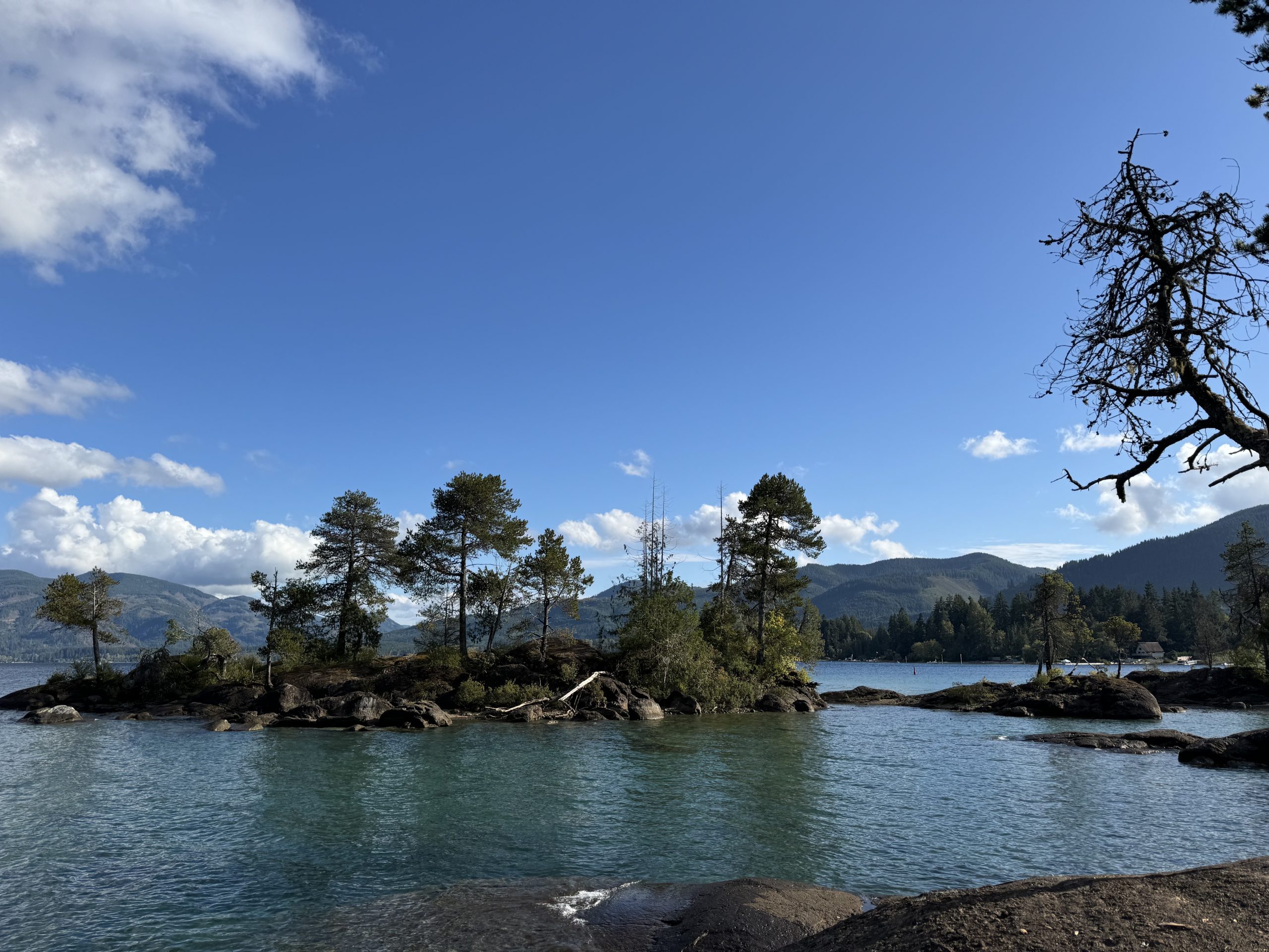 A photo of Gordon Bay, located at a campground in the Cowichan Valley.