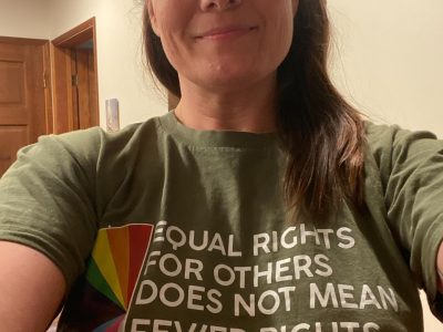 Krisit Koons wearing a T-shirt that reads 'Equal rights for others does not mean fewer rights for you', which she wore to the Pierre Poilievre Town Hall in Duncan.